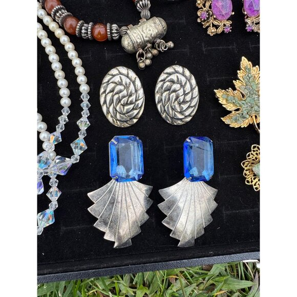 Costume Jewelry Lot Vintage - Jewelry Store Closeout Lot #11 - Picture 3 of 9